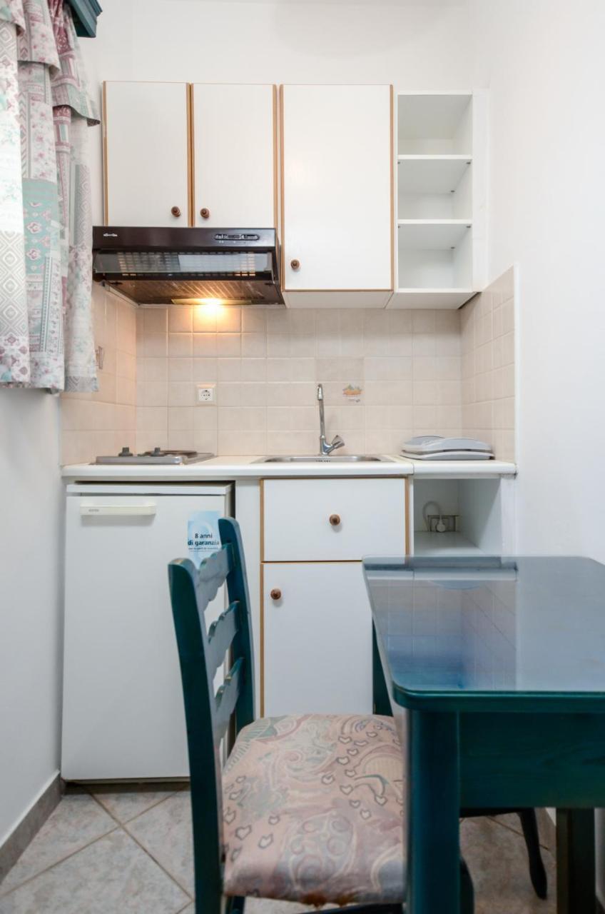 Polemis Studios & Apartments Agia Anna  Extérieur photo