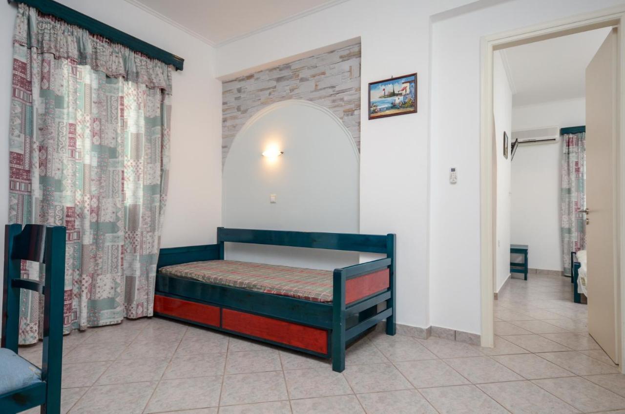 Polemis Studios & Apartments Agia Anna  Extérieur photo