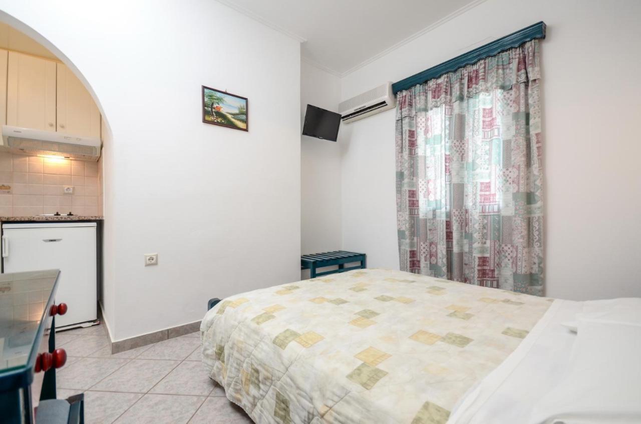 Polemis Studios & Apartments Agia Anna  Extérieur photo